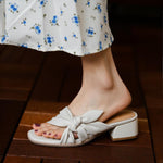 Outdoor And Indoor Wear A Flat Strap Sandal